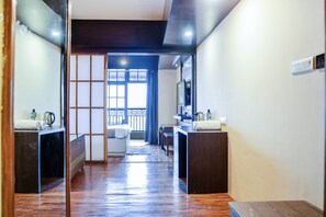 Suite | 1 bedroom, Egyptian cotton sheets, premium bedding, down comforters - Bliss Hungry Jack (Gangtok)