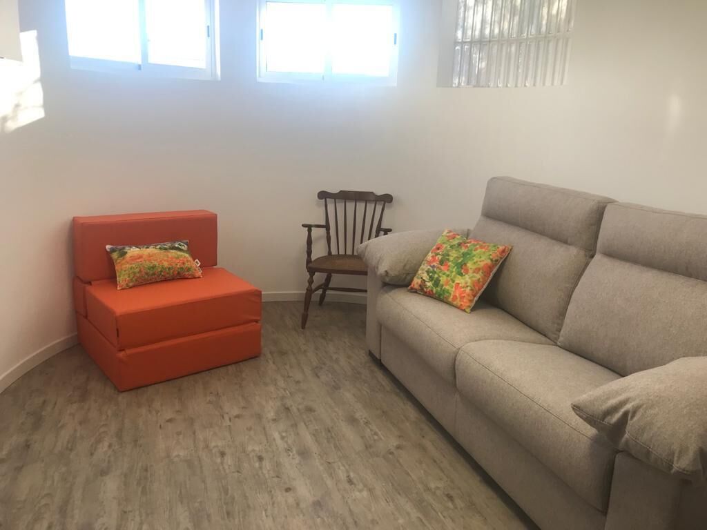 Smart TV, books, music library, stereo