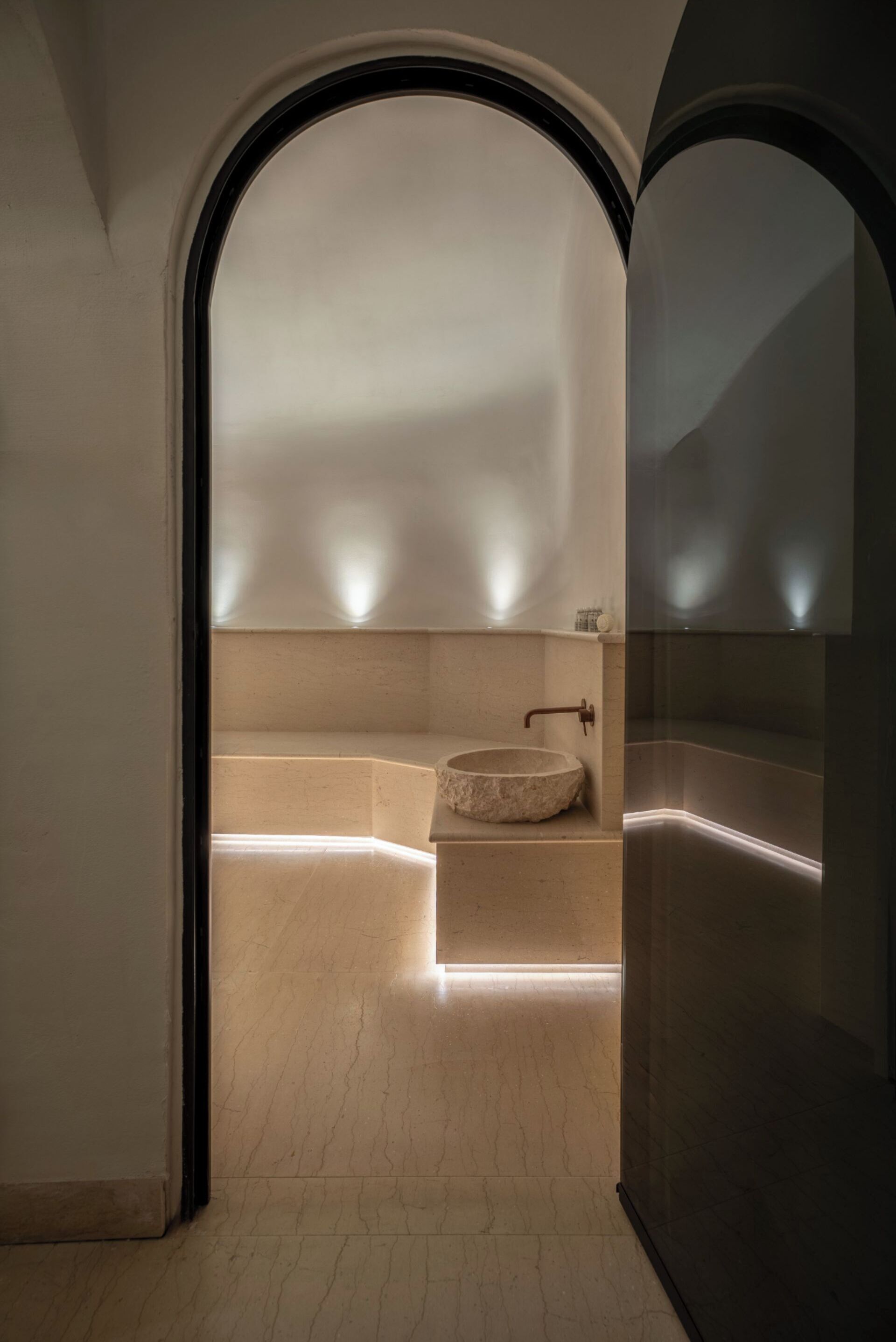 Indoor spa tub