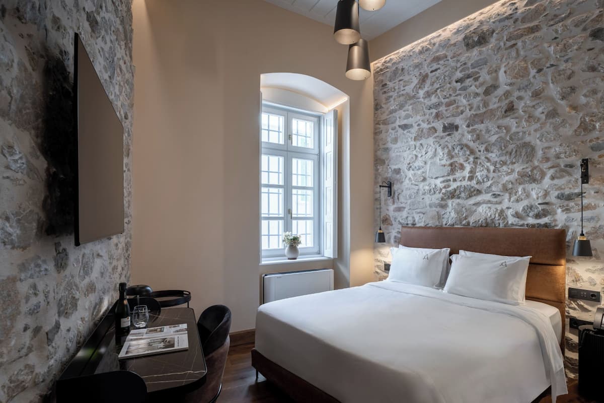 E.Ziller-Deluxe Double | 1 bedroom, Frette Italian sheets, premium bedding, down comforters
