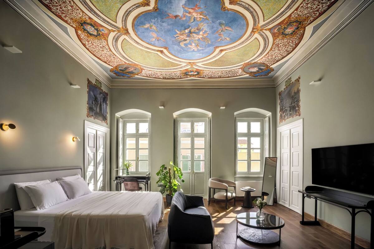 Argini Masterpiece Suite Private Balcony | イタリアのフレッテ製シーツ、高級寝具、羽毛の掛け布団、低反発ベッド