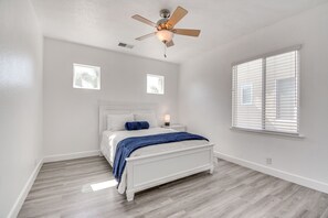 4 多间卧室、熨斗/熨衣板、上网接入、床单