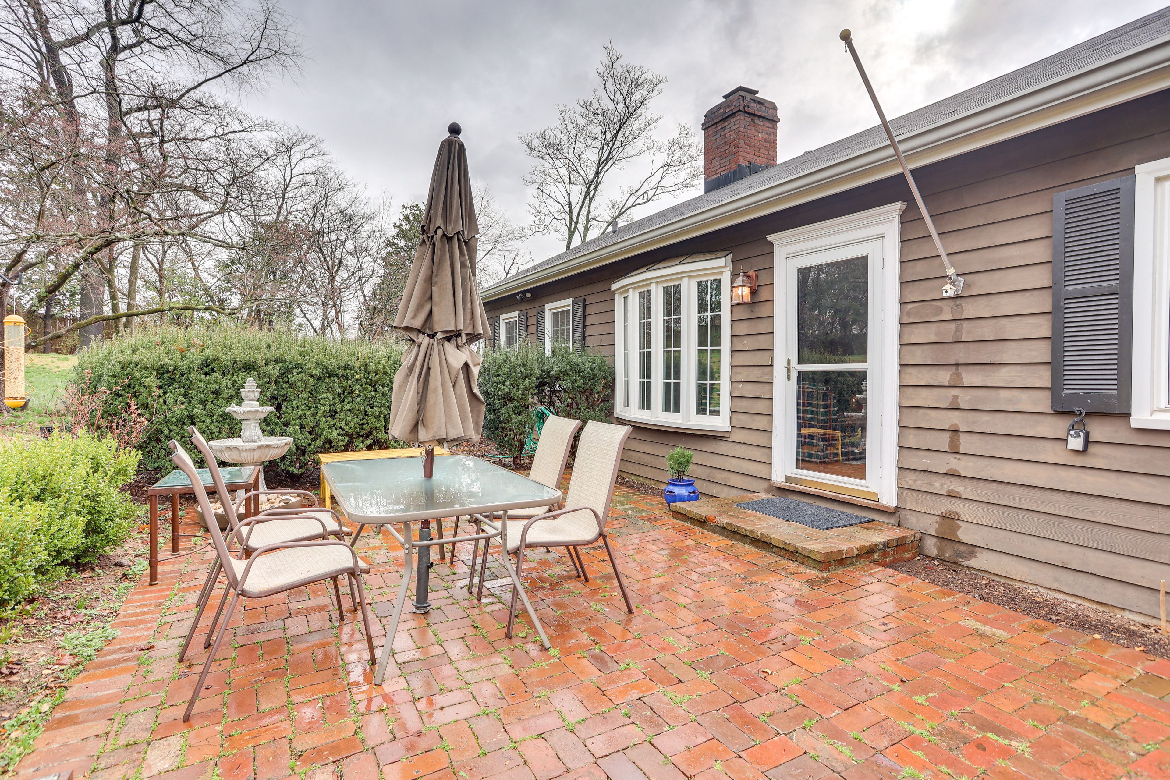 Pet-Friendly Louisville Escape ~ 15 Mi to Downtown