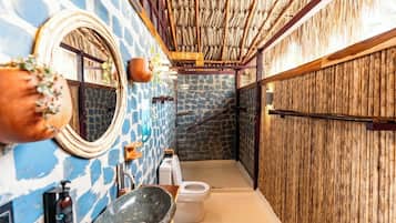 Baita Deluxe, balcone, vista giardino | Bagno | Asciugamani