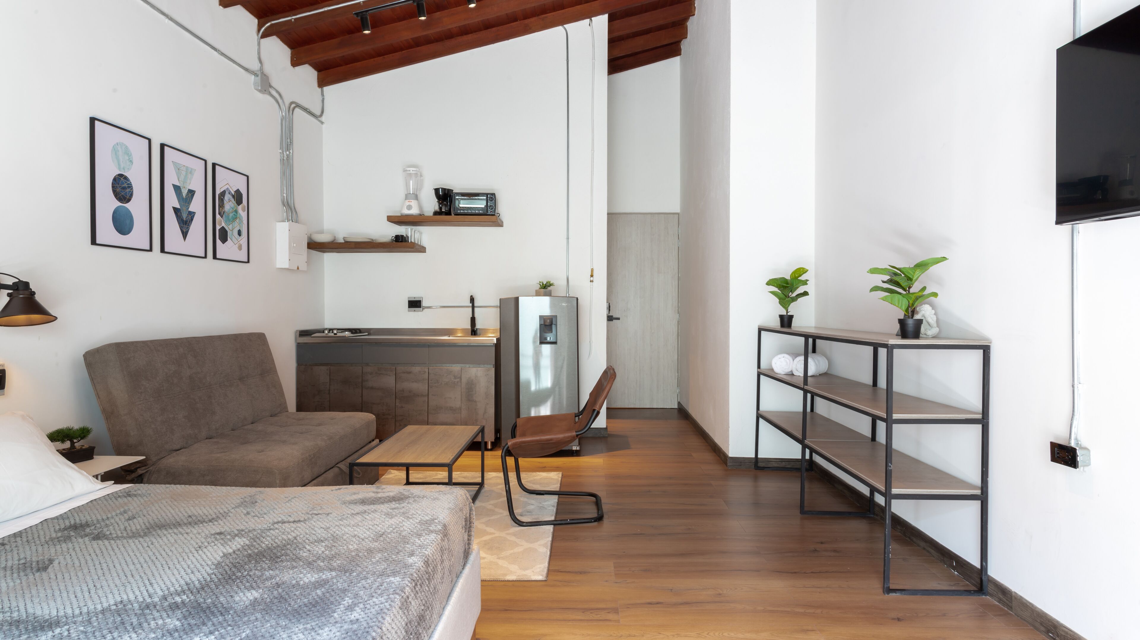 Loft | In-room safe, iron/ironing board, free WiFi, bed sheets