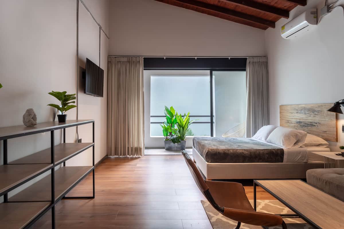 1 chambre, coffres-forts dans les chambres, fer et planche à repasser