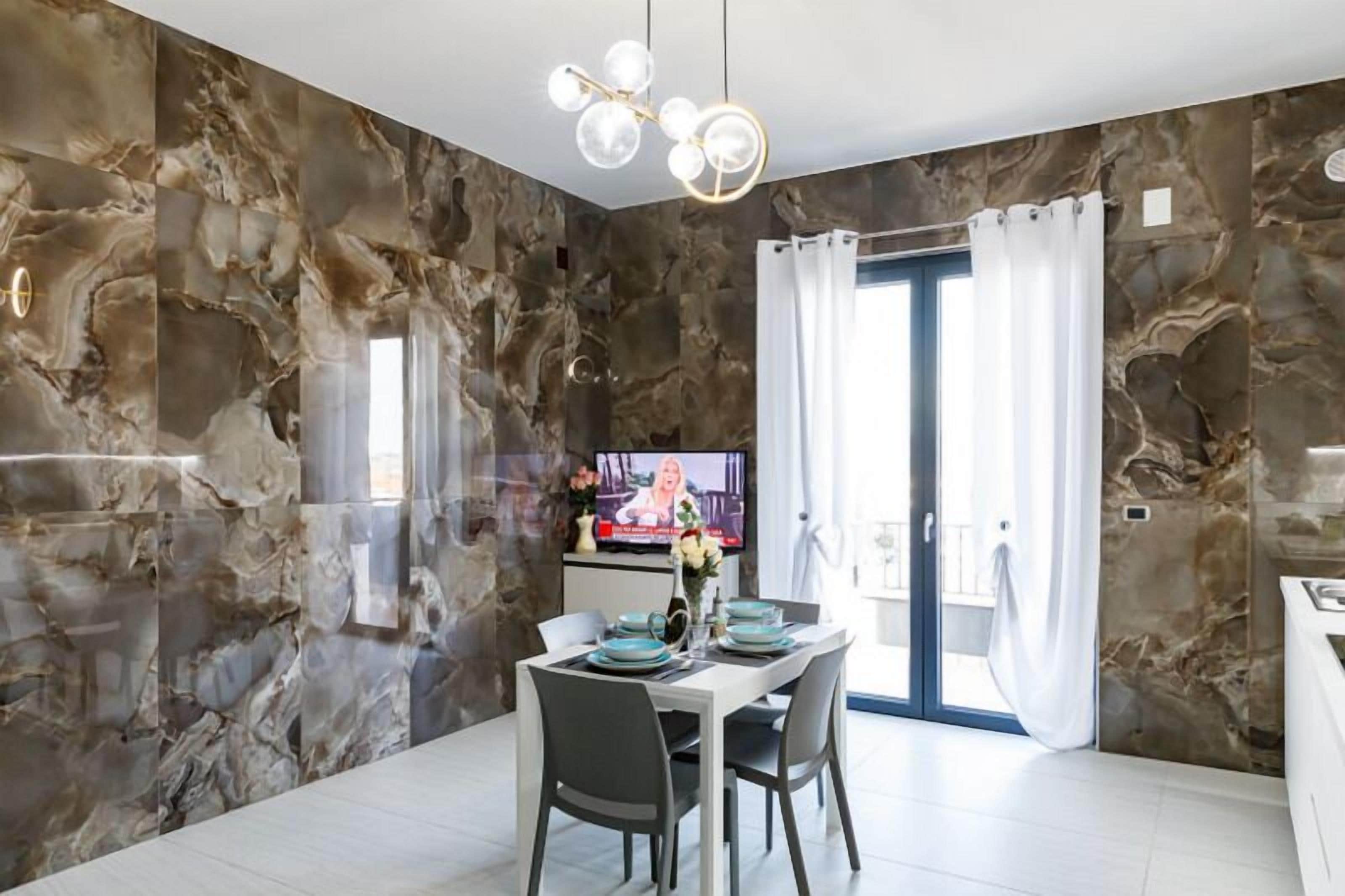 Studio (Interno 12) | Yksilöllisesti sisustettu, yksilöllisesti kalustettu, pimennysverhot
