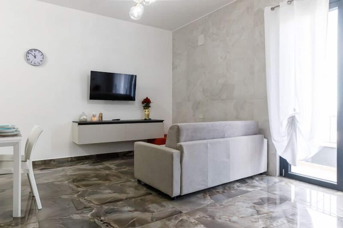 Estudio clásico (Interno 8) | Área de sala de estar | Televisión de plasma