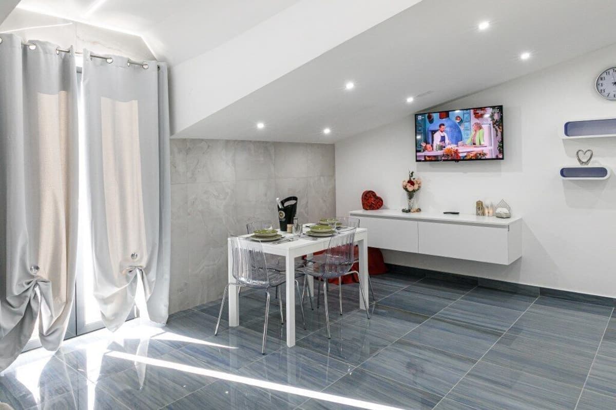 Estudio clásico (Interno 15) | Área de sala de estar | Televisión de plasma