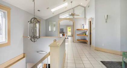 Spacious 4BR home; 5 min walk to downtown Milford!