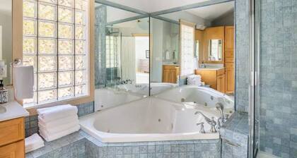 Spacious 4BR home; 5 min walk to downtown Milford!