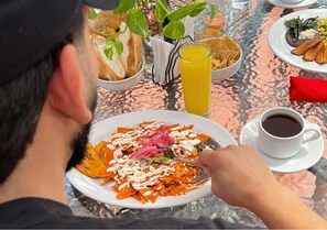 Daily cooked-to-order breakfast for a fee
