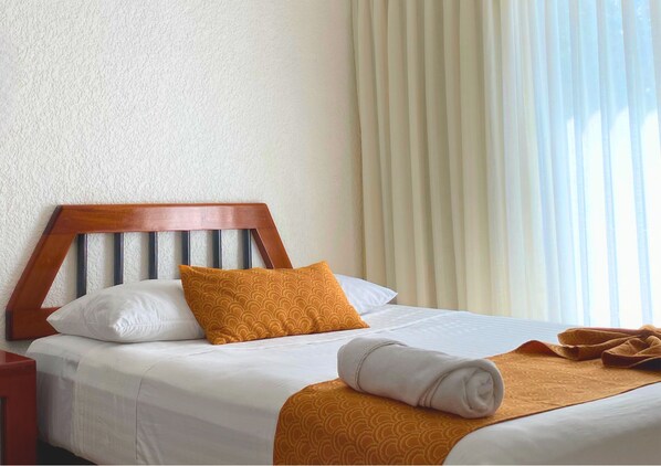 Comfort Double Room | 1 bedroom, desk, laptop workspace, iron/ironing board