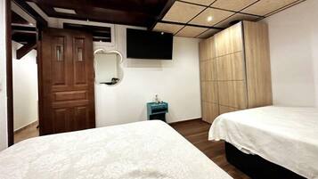 Fer et planche Ă repasser, accĂšs Internet, draps fournis