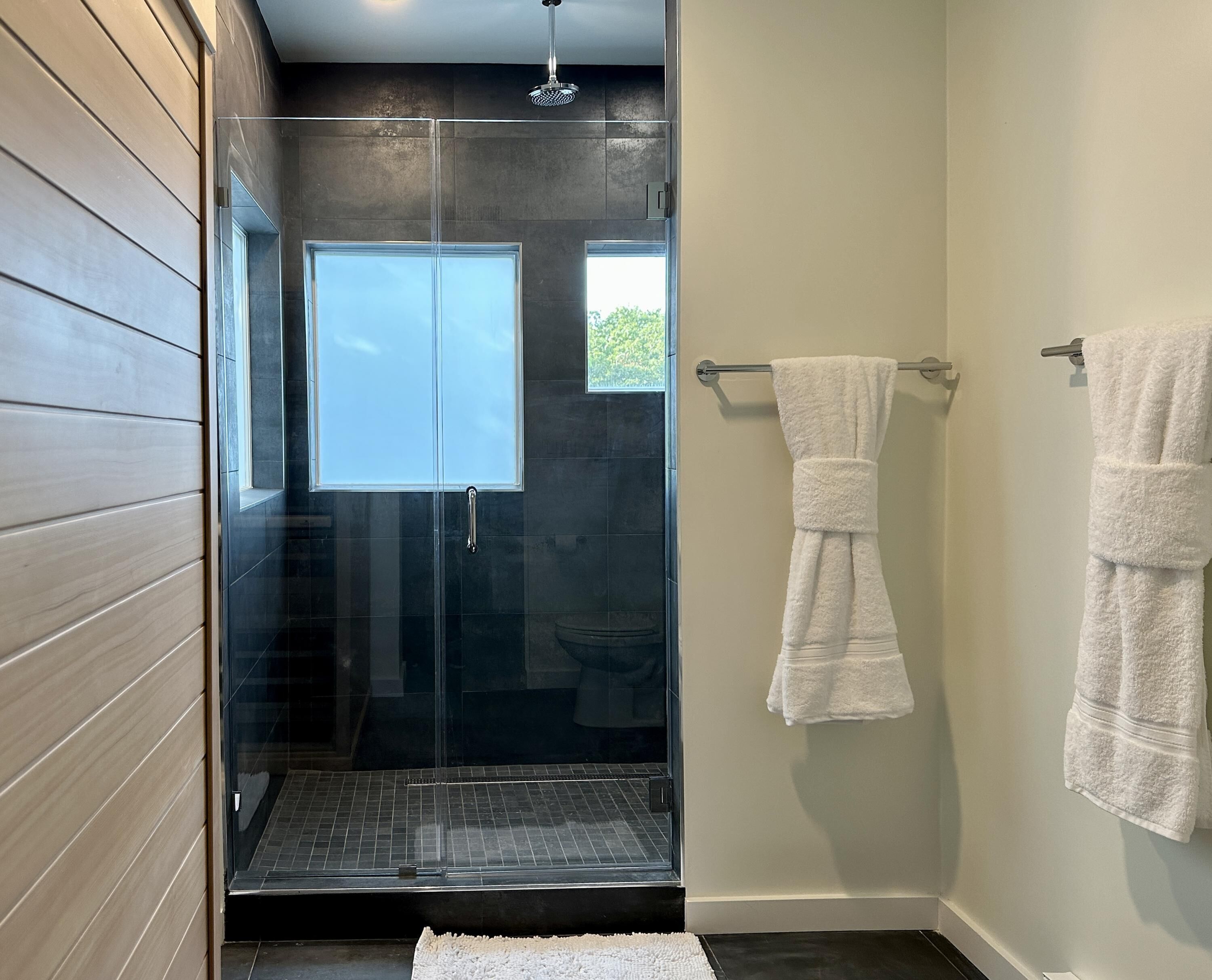 Căn hộ | Phòng tắm | Áo choàng tắm 