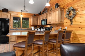 House | 3 bedrooms - Retreat at Wintergreen Pool Access Grill (Nellysford)