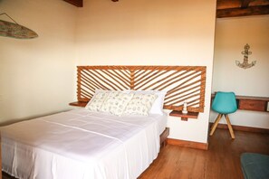 Quarto triplo, 1 cama de casal e sofá-cama | Frigobar, Wi-Fi de cortesia, roupa de cama