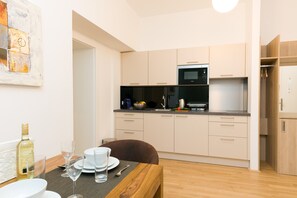 Departamento | Cocina privada | Microondas, parrilla de estufa, cafetera de espresso y tetera eléctrica