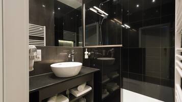 Apartment | Badezimmer | Dusche, Haartrockner, Handtücher