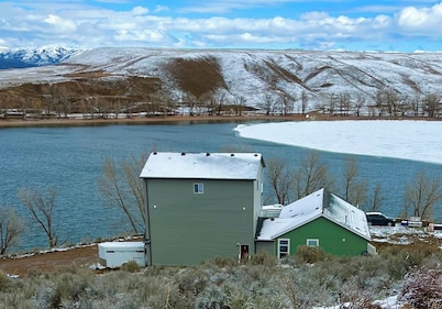 Twin Lakes event beach house w quasi farm ducks, chicken, goats, nature, fishing
