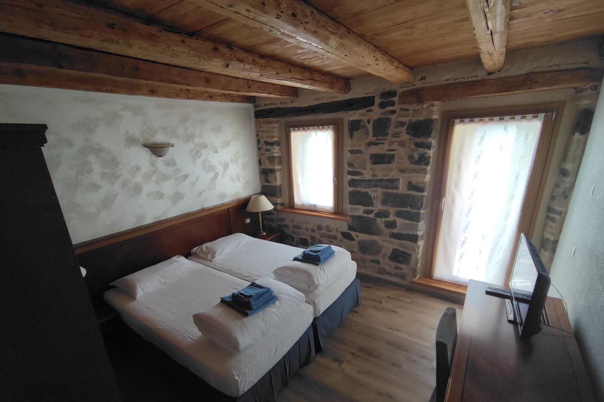 Deluxe Room, 1 Bedroom, Refrigerator, Garden View | 1 bedroom, in-room safe, blackout drapes, soundproofing