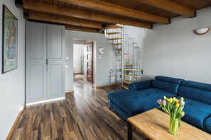 Departamento Grand | Área de sala de estar | Televisión LCD