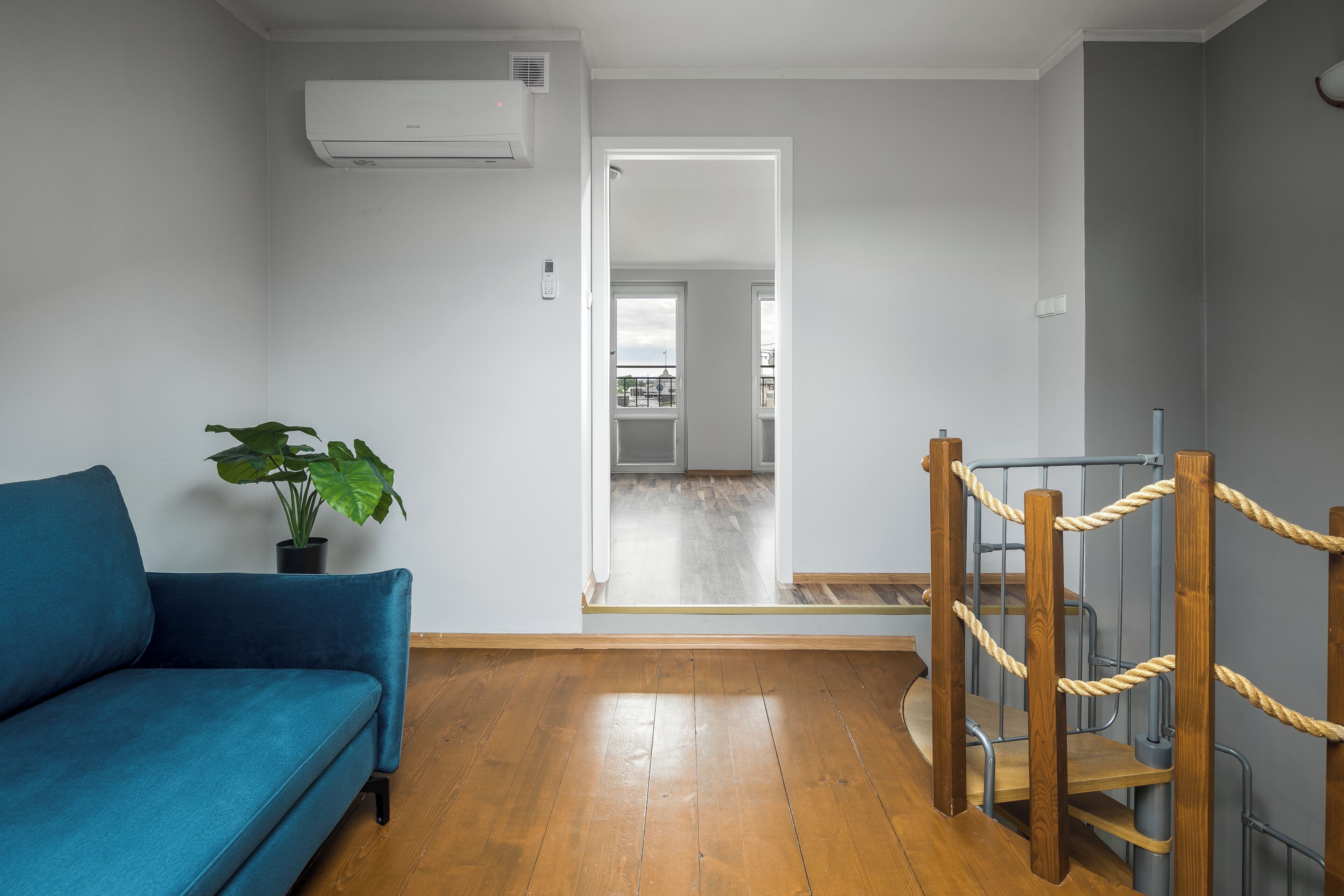 Grand Apartment | Hypo-allergenic bedding, blackout drapes, iron/ironing board, free WiFi