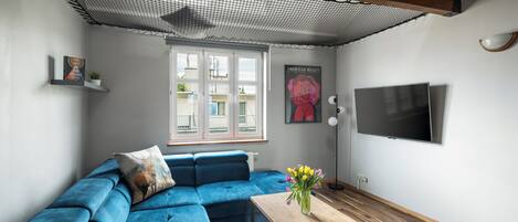 1 bedroom, hypo-allergenic bedding, blackout curtains