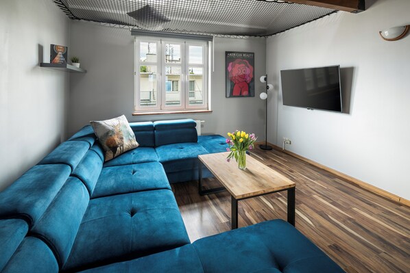 Grand Apartment | Hypo-allergenic bedding, blackout curtains, iron/ironing board - Corner House Residence (Kraków)