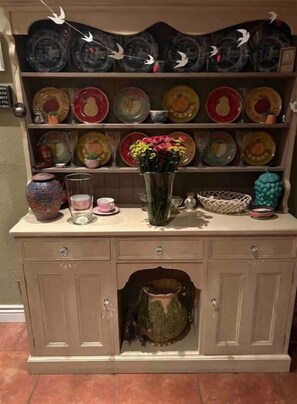 Interior - **CHARMING COZY COTTAGE downtown PETALUMA** (Petaluma)