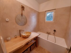 HandtĂŒcher, Seife, Toilettenpapier
