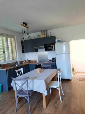Micro-ondes, four, plaque de cuisson, lave-vaisselle