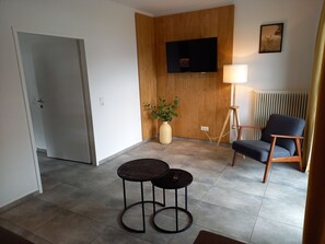 公寓, 1 间卧室 | 起居区 | 42-英寸智能电视（配备卫星频道）、Netflix、流媒体服务