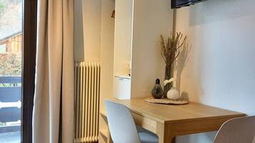 Studio | 2 bedrooms, premium bedding, pillow-top beds, soundproofing