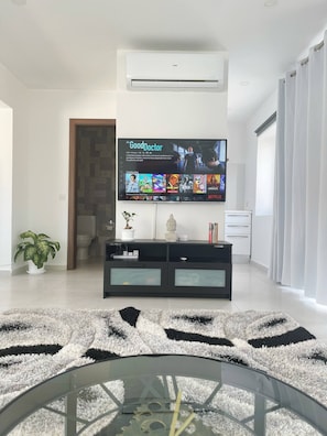 Apartamento, 2 quartos, sacada, vista para a cidade | Parte interna