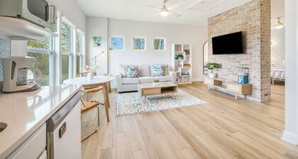 Little Betty Coastal Retreat~Minutes from Folly!