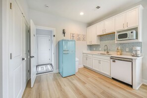 Fridge, microwave, dishwasher, coffee/tea maker