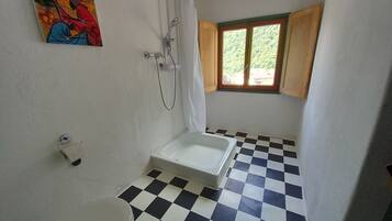 Dortoir Partagé, 1 chambre, vue jardin | Salle de bain