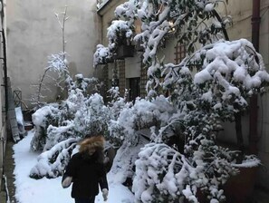 Property grounds - Town house at Canal Saint-Martin 150 sqm - 4 bedrooms - Unique - Backyard

 (Paris)