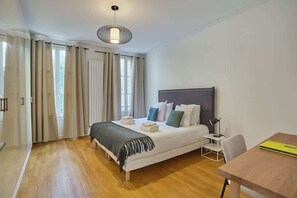 4 chambres, bureau, fer et planche à repasser, accès au Wi-Fi (inclus)