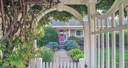 A Charming 4 BR Home, King Suite Out-door deck, Pet Friendly!