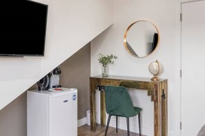 Interior - Cosy Studio with porch : Perfect for Two (London)