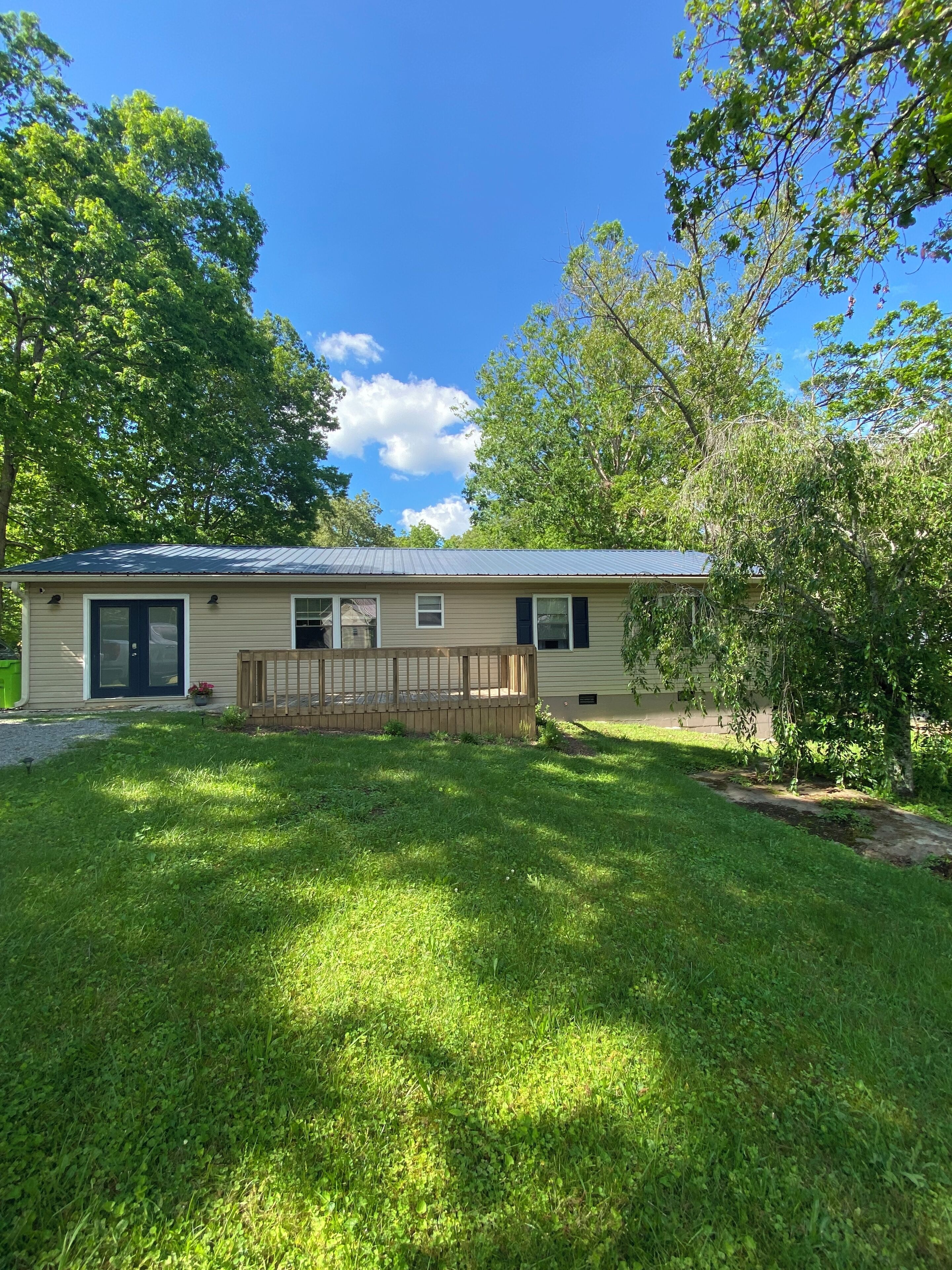 Pet friendly creek home at Crossville