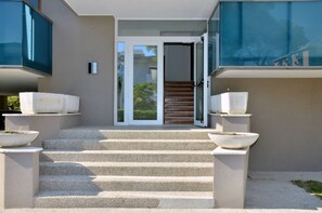 อพาร์ทเมนท์, 2 ห้องนอน, ระเบียง, วิวเมือง | ทางเข้าที่พัก