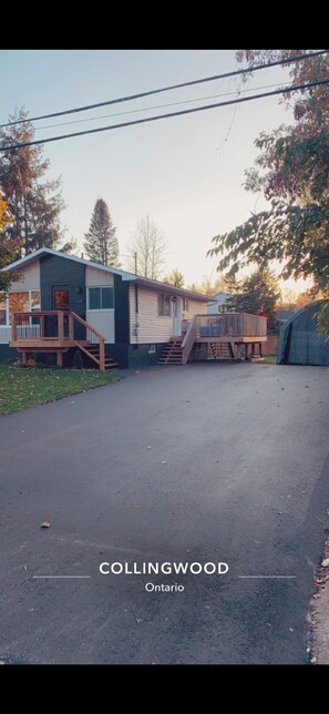 Exterior - JJ’s collingwood bar & games house. (Collingwood)