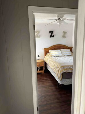3 chambres, fer et planche à repasser, accès au Wi-Fi (inclus)