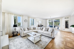 Exclusive Apartment | Living area | 35-inch TV with digital channels