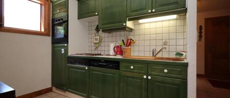 Fridge, oven, dishwasher