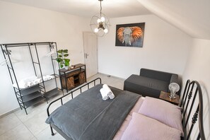 1 bedroom, WiFi, bed sheets
