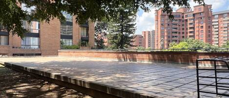 المنطقة المحيطة بالمنشأة